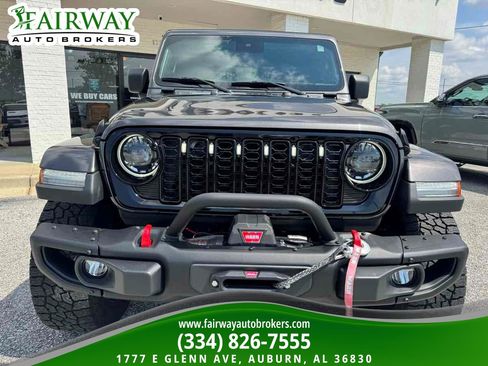 Used 2024 Jeep Gladiator Sport AWD/4WD image 3