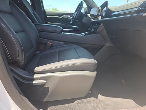 Used 2025 Chevrolet Traverse LT FWD image 28