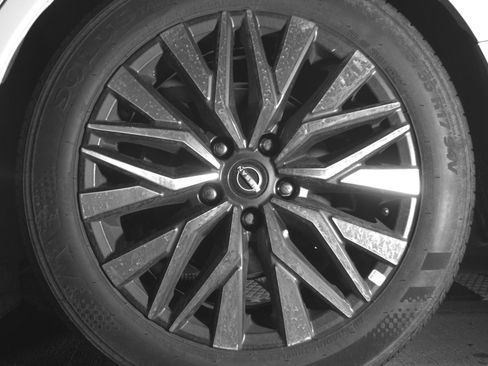 Used 2025 Nissan Altima 2.5 SV FWD image 14