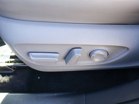 Used 2023 Toyota Highlander XLE image 33