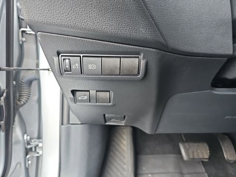 Used 2022 Toyota Corolla Cross XLE image 24