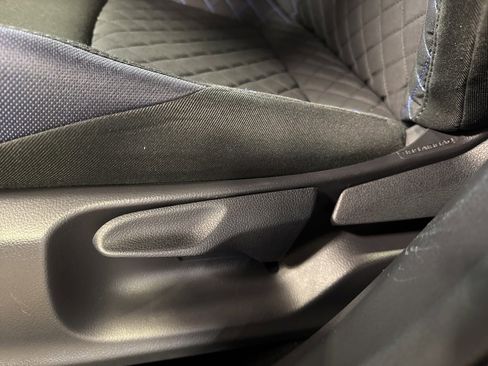 Used 2021 Toyota C-HR XLE image 23