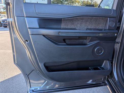 Used 2021 Ford Expedition Max Limited image 28