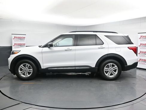 Used 2024 Ford Explorer XLT w/ Equipment Group 202A AWD/4WD image 5