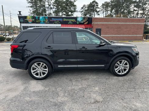 Used 2016 Ford Explorer XLT w/ Equipment Group 202A image 6