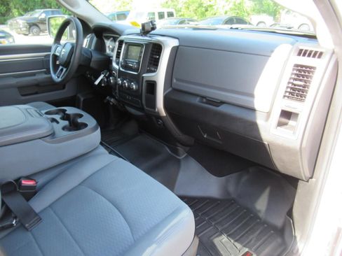 Used 2019 RAM 1500 Classic SLT AWD/4WD image 14