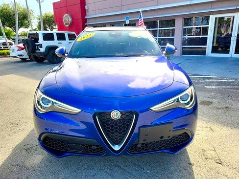 Used 2022 Alfa Romeo Stelvio Ti AWD/4WD image 2