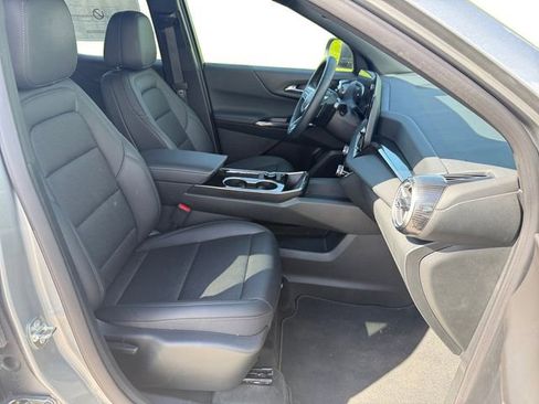 New 2026 Chevrolet Equinox LT w/ Convenience Package II AWD/4WD image 13