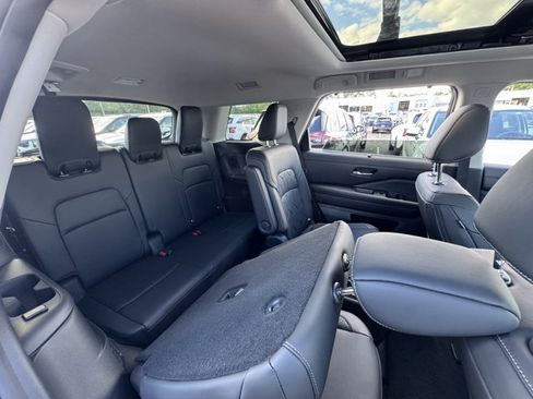 New 2026 Nissan Pathfinder Platinum AWD/4WD image 17