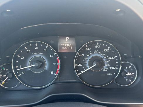 Used 2010 Subaru Outback 2.5i Premium AWD/4WD image 12