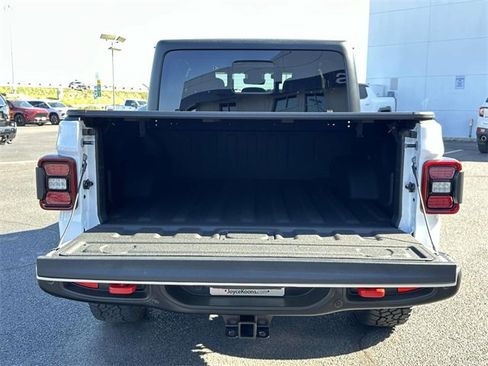 Used 2024 Jeep Gladiator Rubicon w/ Technology Group image 10