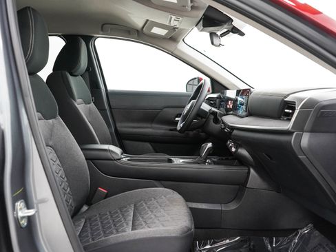 Used 2025 Nissan Kicks SV AWD/4WD image 12