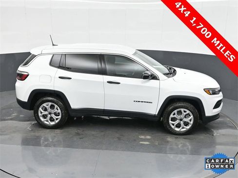 Used 2025 Jeep Compass Sport image 30
