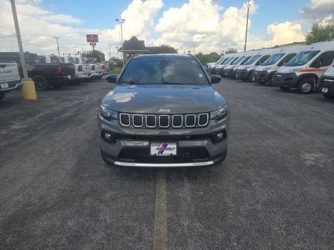 Used 2023 Jeep Compass Limited AWD/4WD image 3