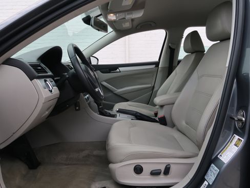 Used 2012 Volkswagen Passat 2.5 SE image 25
