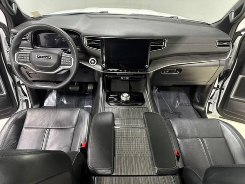 Used 2024 Jeep Wagoneer L Series II w/ Flexible Seating Group AWD/4WD image 18