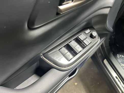 Used 2024 Toyota Crown Platinum image 25