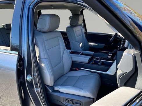 Used 2023 Toyota Tundra Limited image 21