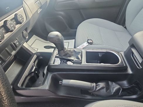 Used 2020 Toyota Tacoma SR AWD/4WD image 16