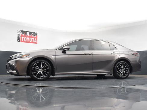 Used 2024 Toyota Camry SE image 25