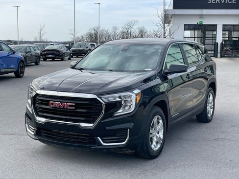 Used 2024 GMC Terrain SLE image 3