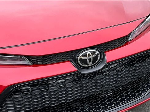 Used 2021 Toyota Corolla LE image 29