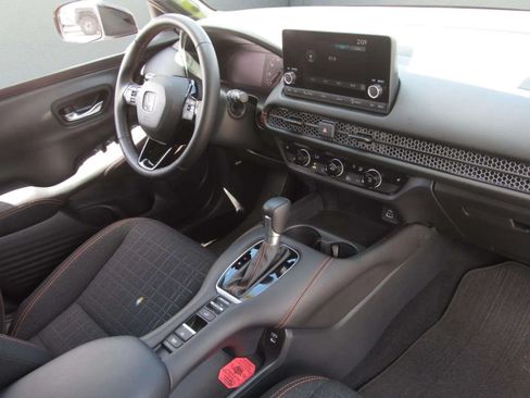 Certified 2025 Honda HR-V Sport image 9