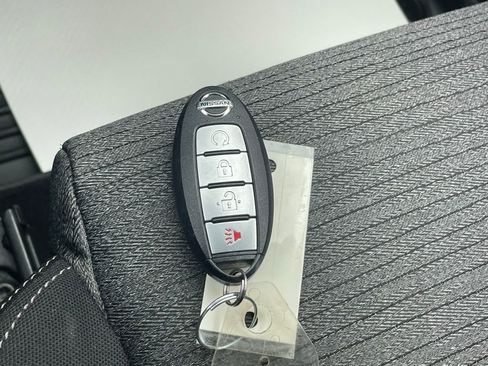 Used 2021 Nissan Rogue SV image 31