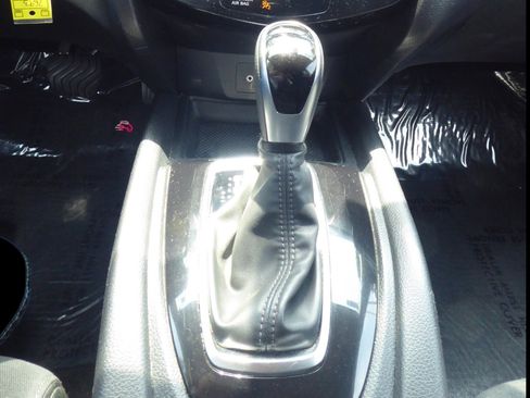 Used 2020 Nissan Rogue S image 14