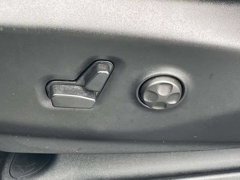 Used 2026 Chrysler Pacifica Select FWD image 18