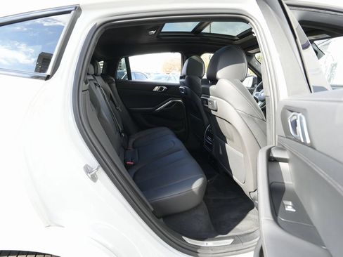 Used 2022 BMW X6 xDrive40i w/ M Sport Package image 22