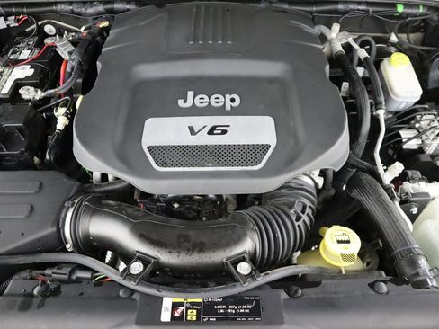 Used 2018 Jeep Wrangler Rubicon w/ Power Convenience Group image 33