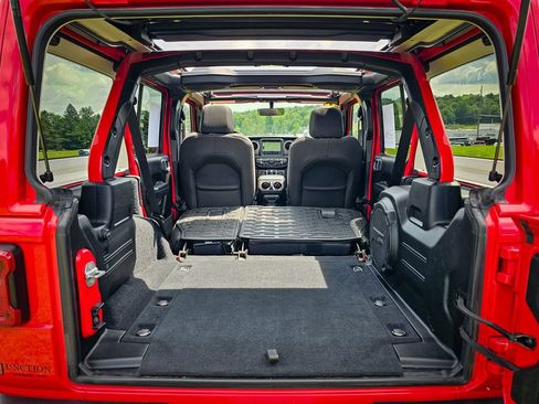 Used 2021 Jeep Wrangler Unlimited Sport AWD/4WD image 36