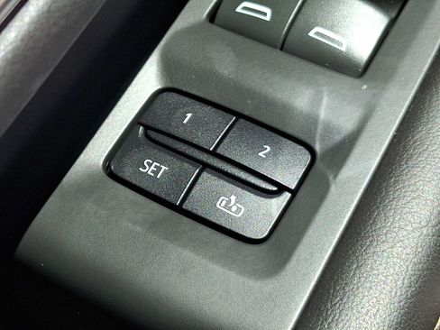 Used 2023 GMC Yukon XL AT4 AWD/4WD image 30