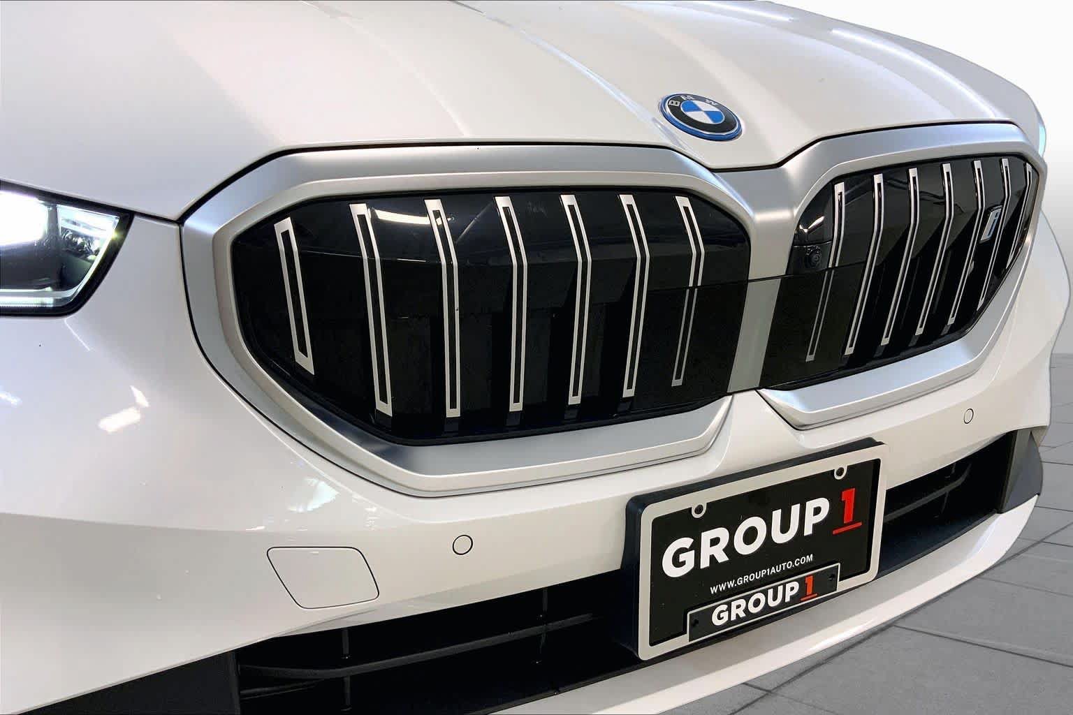 Used 2025 BMW i5 xDrive40 w/ Premium Package AWD/4WD image 32