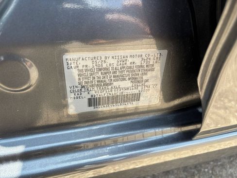 Used 2025 Nissan Versa SV FWD image 27