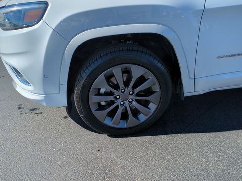 Used 2019 Jeep Cherokee Overland w/ Technology Group image 11