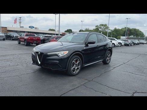 Used 2023 Alfa Romeo Stelvio Ti AWD/4WD image 4