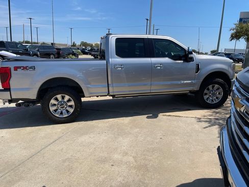 Used 2022 Ford F250 Platinum w/ FX4 Off-Road Package AWD/4WD image 13
