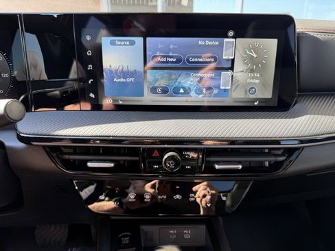 Used 2025 Nissan Kicks SR w/ SR Premium Package image 20