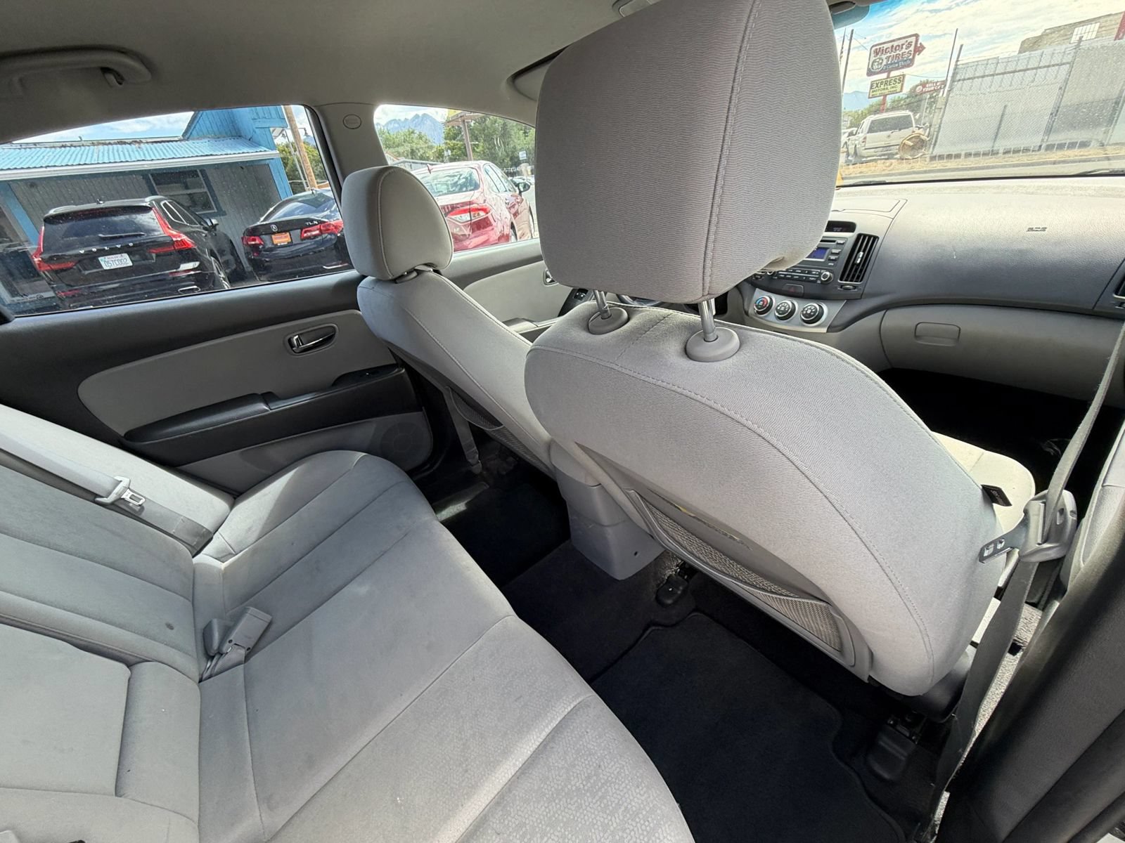 Used 2010 Hyundai Elantra GLS FWD image 16