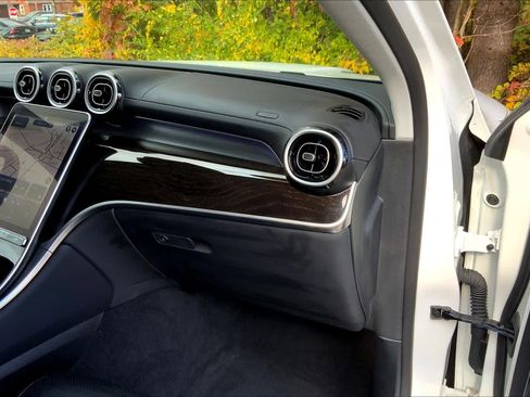 Certified 2024 Mercedes-Benz GLC 300 4MATIC w/ Driver Assistance Package image 19