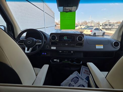 Used 2024 Mercedes-Benz Sprinter 3500 image 27