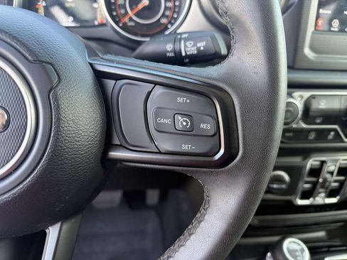 Used 2023 Jeep Gladiator Sport image 18