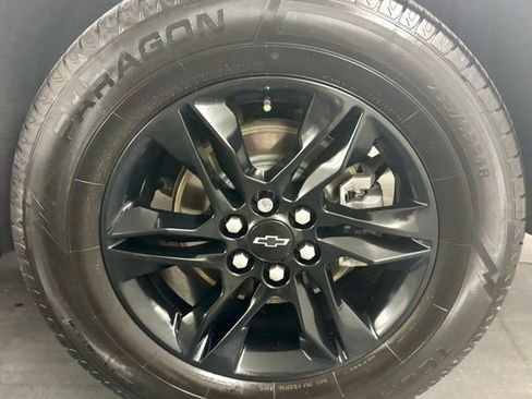 Used 2022 Chevrolet Traverse LT w/ Midnight/Sport Edition FWD image 11