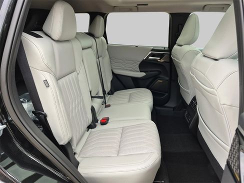 New 2025 Mitsubishi Outlander SEL image 23