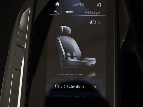 Used 2025 BMW i7 xDrive60 w/ Premium Package image 41