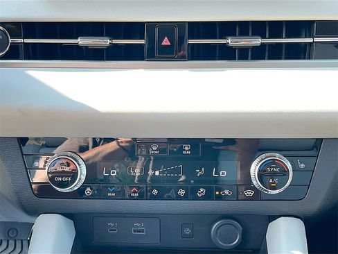 New 2025 Mitsubishi Outlander SEL image 17