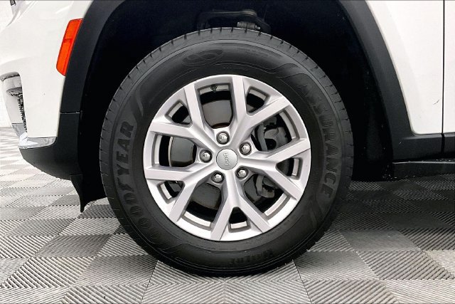 Used 2022 Jeep Grand Cherokee L Limited AWD/4WD image 10