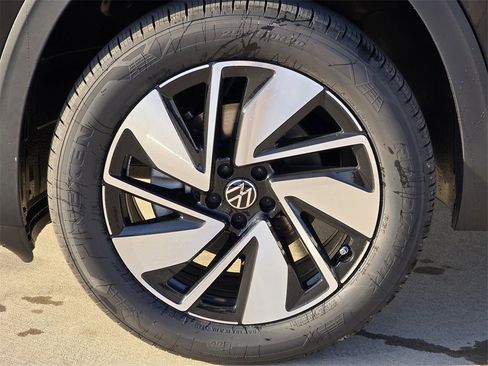 New 2026 Volkswagen Atlas SE image 7